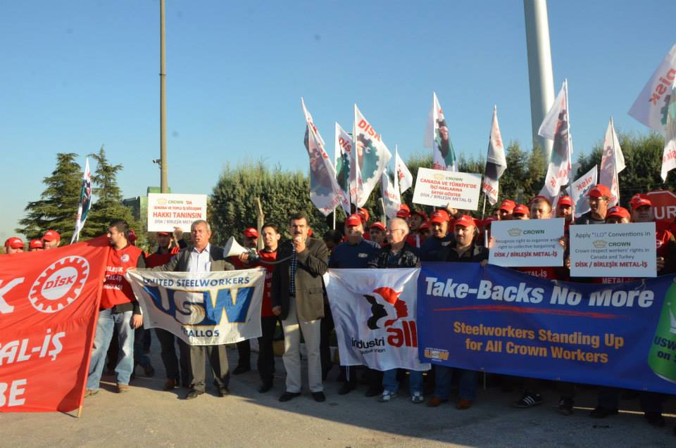 Manifestation devant le site de Crown de Kartepe, Izmit en Turquie le 21 octobre