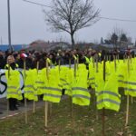 Workres stage protest against 100 jobs reductions at Saint Quentin Fallavier (France), December 2016
