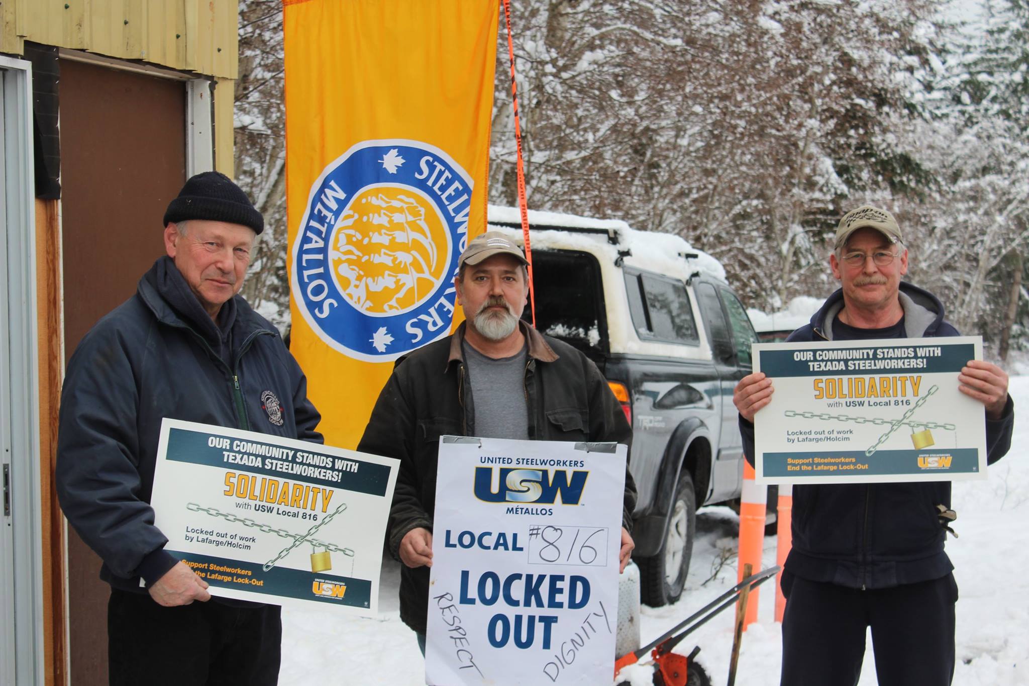 USW members at picket line, Photo from USW Local 816 Facebook page