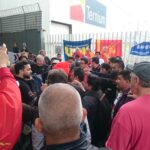 The protestors were joined by Ternium workers and other unions at the shift change. 