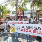 Brazilian unions protest during the torch relay