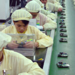Lignes d’assemblage de téléphones portables en Chine. SOMO