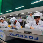 Ligne d’assemblage d’une usine Foxconn. SOMO