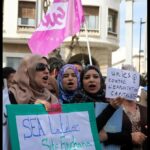 Manifestation devant l’ambassade de France à Tunis