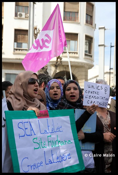 Manifestation devant l’ambassade de France à Tunis