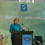La Chancelière allemande et présidente du G20, Angela Merkel, prenant la parole au Sommet du L20 à Berlin, le 17 mai 2017. 