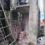 Un pilar derrumbado en el edificio.