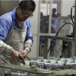 Trabajadores de una fábrica en Brasil. Rossana Lana / SMABC