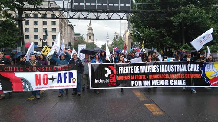 The rain did not stop thousands of Chilean workers from marching against the current pension system, AFP.