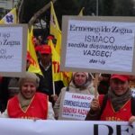 Dans la célèbre rue d'Istanbul, Vali Konağı Caddesi, 150 travailleurs et travailleuses sont rassemblés devant les magasins pour lesquels DESA et ISMACO fabriquent des articles.