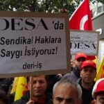 Dans la célèbre rue d'Istanbul, Vali Konağı Caddesi, 150 travailleurs et travailleuses sont rassemblés devant les magasins pour lesquels DESA et ISMACO fabriquent des articles.