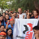 Jyrki Raina s’est joint à Sanko Gozei et aux travailleuses qui manifestent devant le ministère du Travail en Thaïlande.