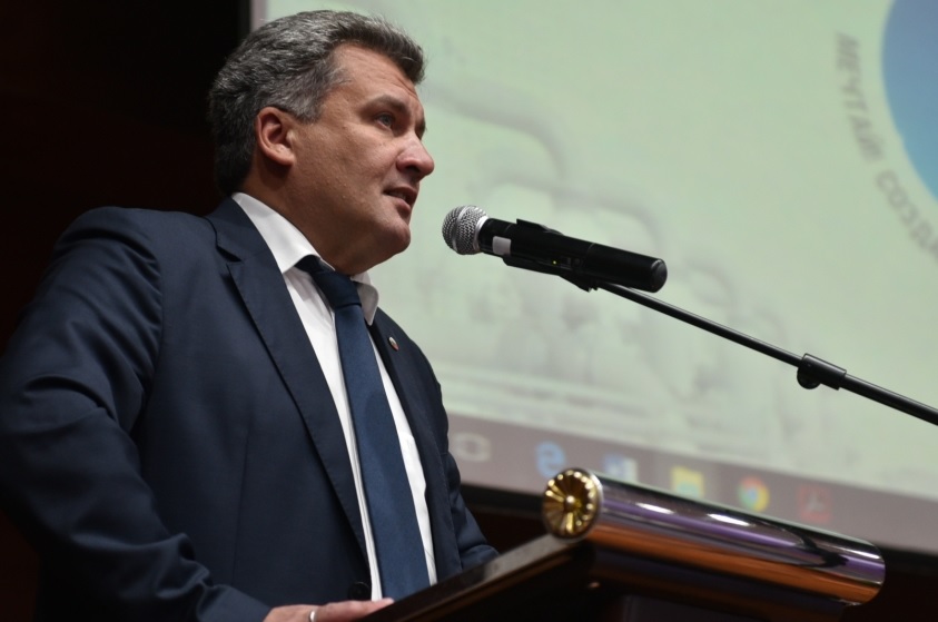 Александр Коргачин, председатель Нефтегазстройпрофсоюза России, открывает форум