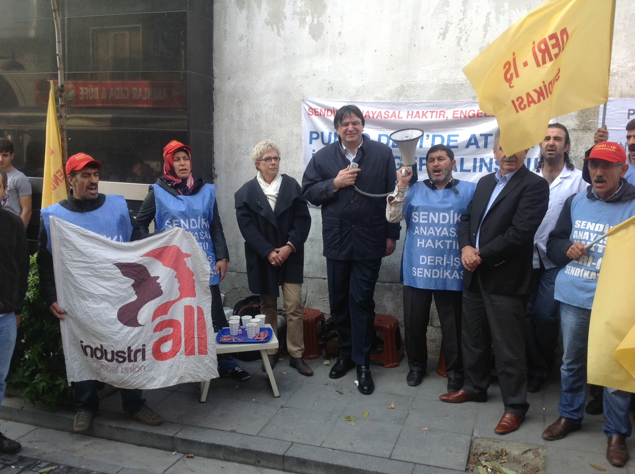 Le SGA d’IndustriALL Özkan s’adresse au piquet en novembre