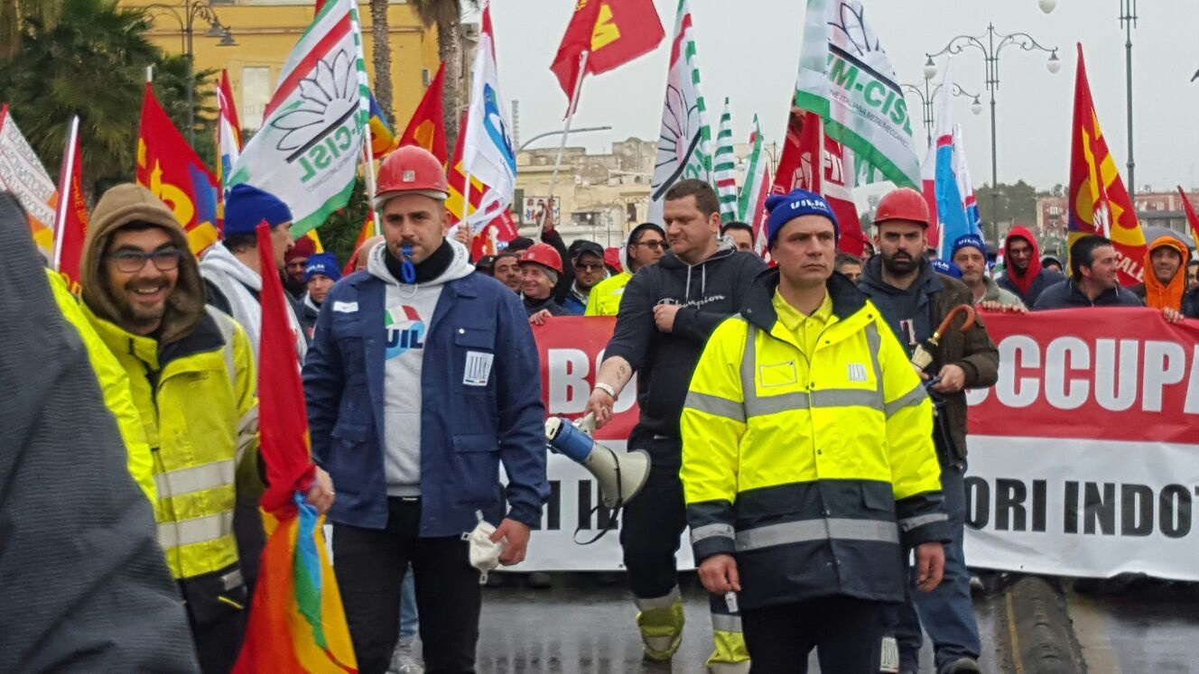 Manifestación sindical conjunta en ILVA, en Taranto