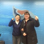 Monika Kemperle avec la secrétaire générale de la KCTU, Lee Youngjoo, qui vit dans les bureaux du syndicat par crainte d’être arrêtée si elle sort.