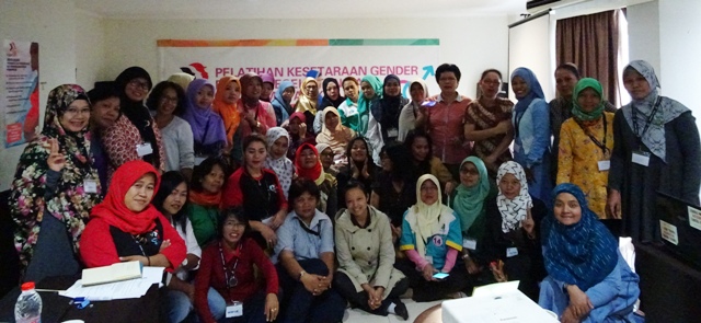 Capacitación sobre igualdad de género, salud y seguridad en el trabajo en Indonesia