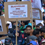 Protestors are demanding a new minimum wage for 2016 and improved labour laws. 