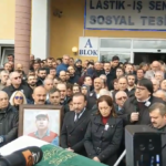 Kemal Özkan, pour IndustriALL, a pris la parole lors des funérailles