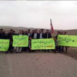 "We get cancer, and lashes too". Iranian workers protest. Photo: gozareshgar.com