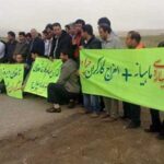 "We get cancer, and lashes too". Iranian workers protest. Photo: gozareshgar.com
