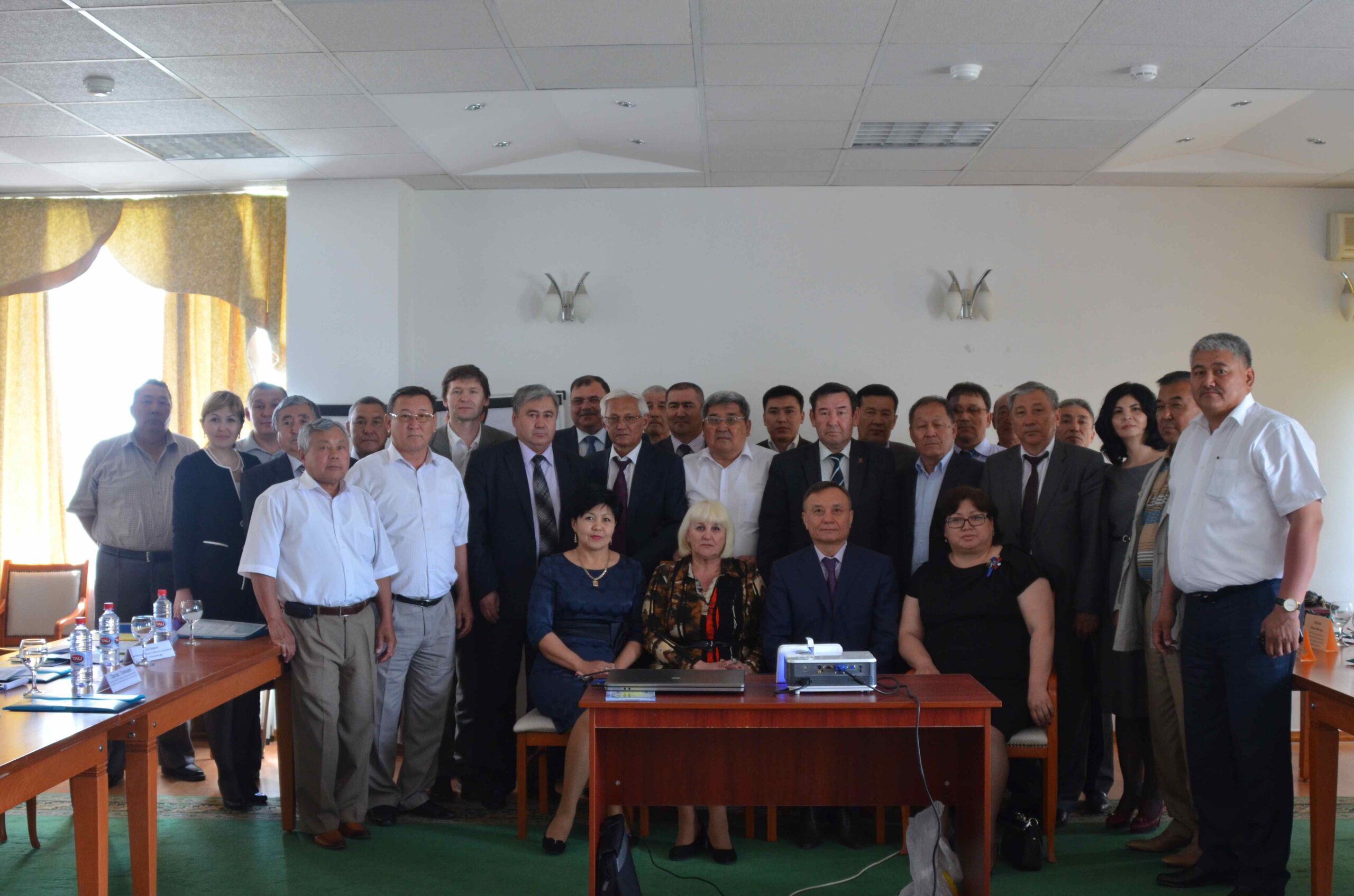 Collective photo of the participants