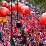 Marcha de 90.000 trabajadores, incluyendo afiliados de IndustriALL en el Reino Unido, apoyando la campaña de la central sindical TUC que exige aumentar el salario mínimo. UNITE