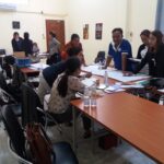 Las participantes intercambian ideas sobre protección de la maternidad. 