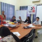 Las participantes intercambian ideas sobre protección de la maternidad. 