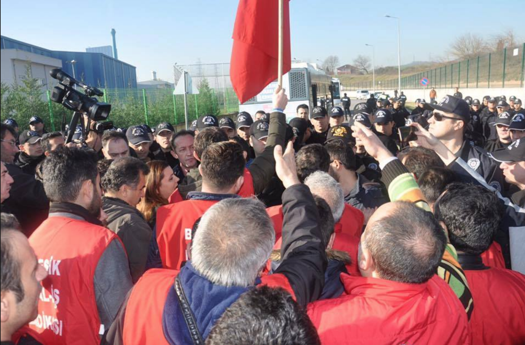 La police s’en prend au cortège des travailleurs le 26 décembre (photo : Birlesik Metal)