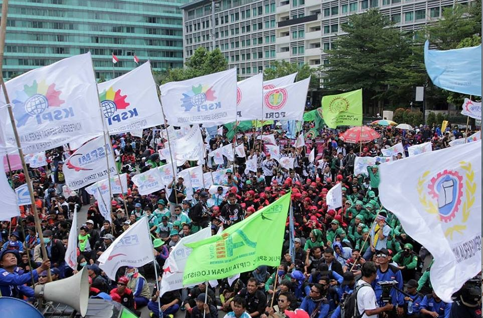 In Jakarta 50,000 people marched to the President’s Palace.