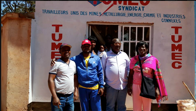 Dieudonné Shimbi (coordinador de la rama de Kolwezi del TUMEC), Charles Kumbi (África Subsahariana de la IndustriALL), Didier Okonda (SG en funciones del TUMEC) y Paule France Ndessomin (África Subsahariana de la IndustriALL) durante una visita en Kolwezi