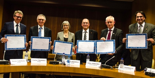 La IndustriALL firma el acuerdo con PSA en la OIT en Ginebra. L-R Xavier Chéreau, Carlos Tavares, Deborah Greenfield, Valter Sanches, Luc Triangle y Kemal Özkan.