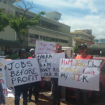 Des délégués du SACTWU manifestent contre Zara et H&M au centre commercial Galleria à Durban. Crédit photo : SACTWU