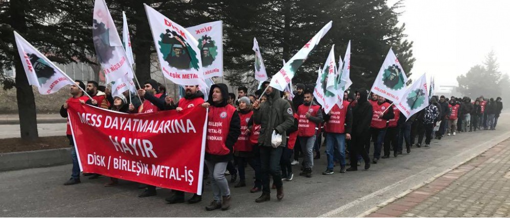 Membres de Birleşik Metal-İş manifestant contre l’interdiction de faire grève en janvier 2018.