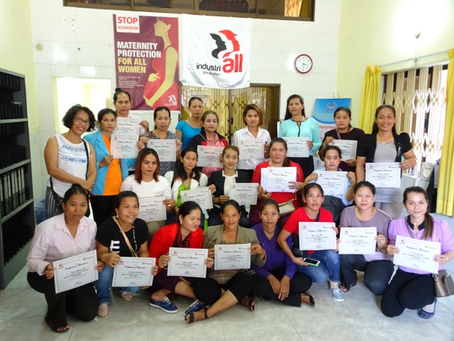 En el proyecto de protección de la maternidad de la IndustriALL se formó a 80 mujeres en el Sudeste Asiático.