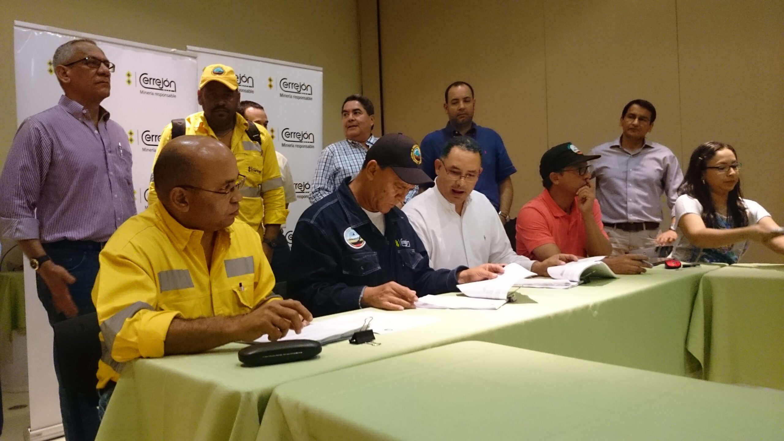 L’affilié de Colombie Sintracarbón signe une nouvelle convention collective avec la direction de la Mine de Cerrejón en Colombie.