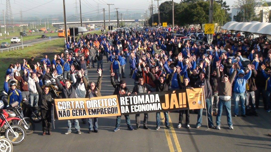 Тысячи рабочих обратились к правительству с просьбой принять меры по стимулированию экономического роста и созданию рабочих мест