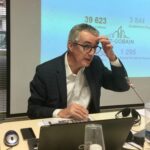 Trade union reps were able to put their questions directly to Saint Gobain's head of social dialogue, Regis Bludgeon. 