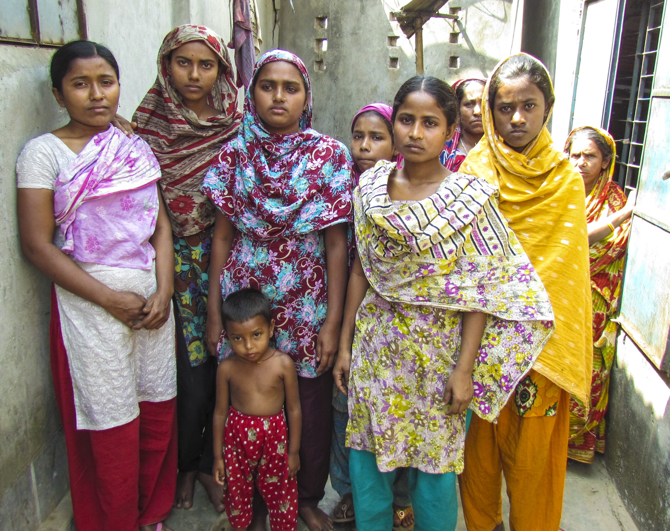 Anciens travailleurs de l’usine Tazreen Fashion, située à Ashulia, au Bangladesh