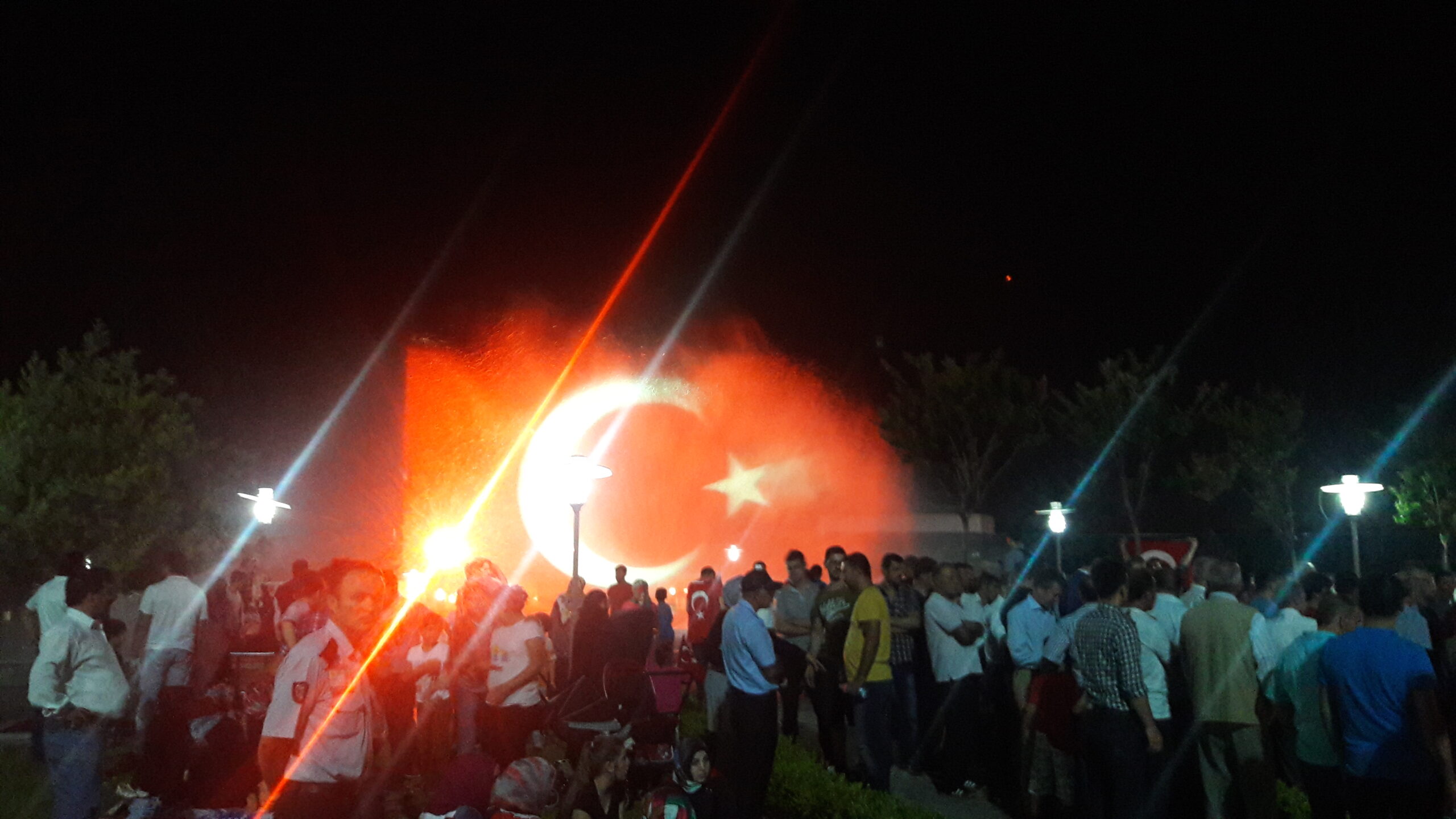 Manifestation contre le coup d’État. Photo : Pivox / Wikimedia Commons