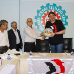 The Iranian delegation presenting a gift to Kemal Özkan