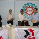 The Iranian delegation presenting a gift to Özkan Atar